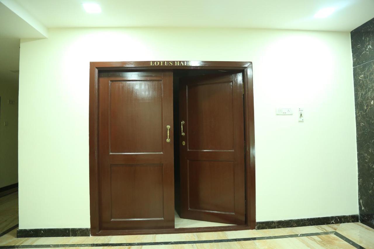 Hotel Sera Grand Chennai Exteriör bild